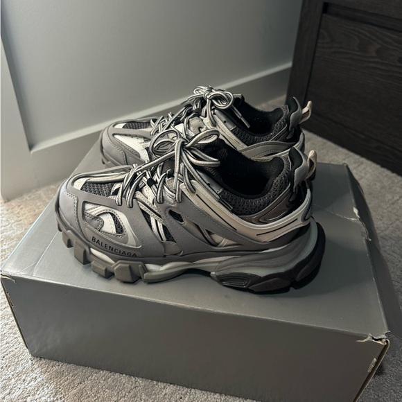 Balenciaga Women’s Track 2 LED - Picture 4 of 5